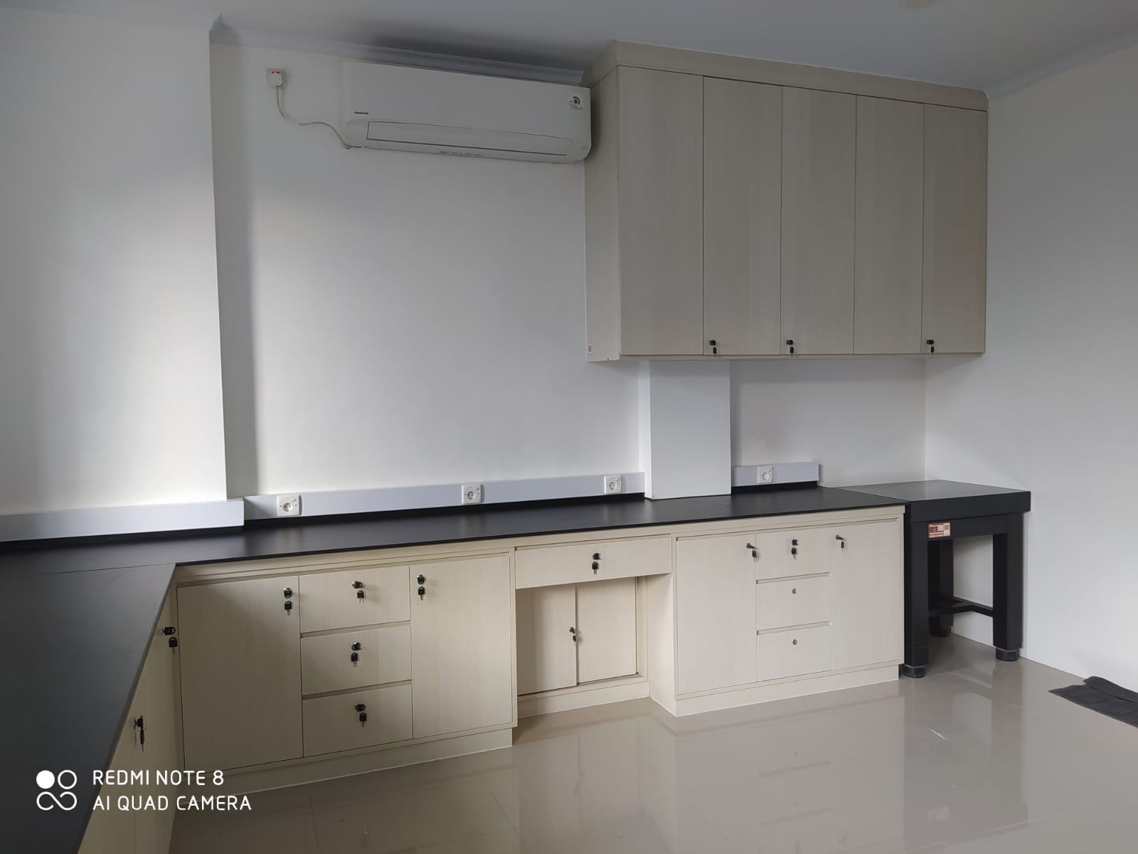 Wall Bench & Hanging Wall Cabinet di PT. Satya Abadi Pharma