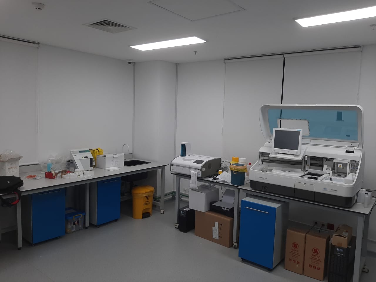 Wall Bench & Movable Cabinet di RS Heartology