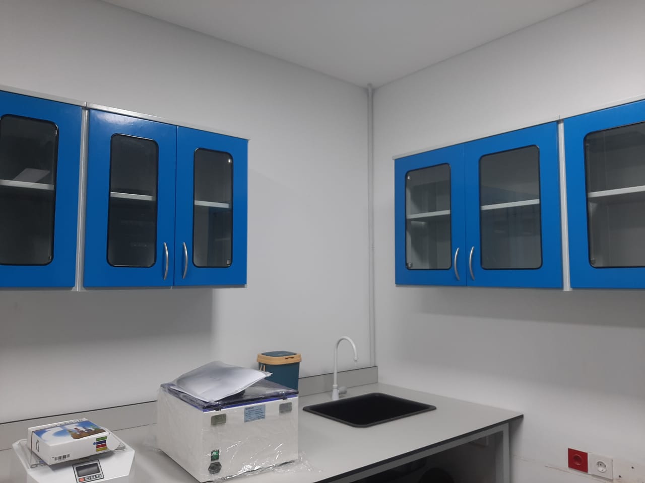 Wall Bench & Movable Cabinet di RS Heartology3